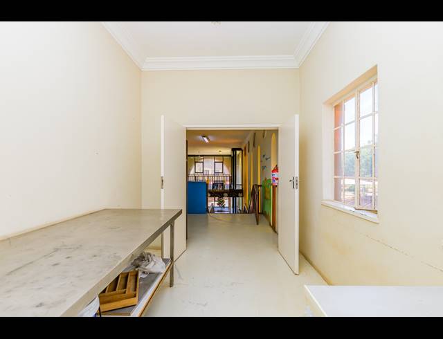 266M² BUSINESS FOR SALE IN MONTCLAIR